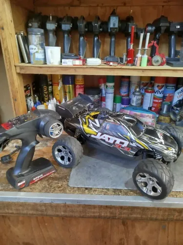 Automodelo Traxxas Jato com partida elétrica escala 1/10 completo