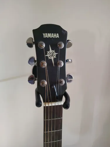 Violão Yamaha elétrico