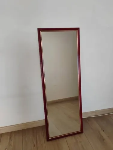 OFERTA - espelho grande medindo 1,27 de altura por 46 cm de largura. Moldura de madeira