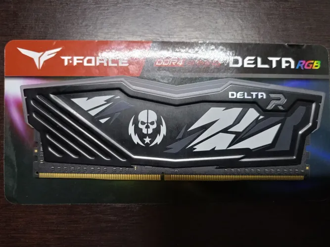 Memórias RAM DDR4 8gb - Uma nova, outra usada