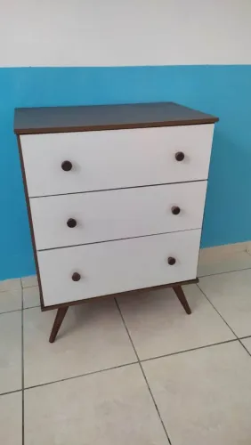 Cômoda infantil pés retrô