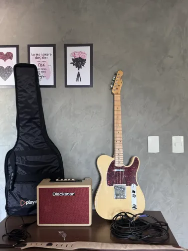 Vendo guitarra com todos os acessórios