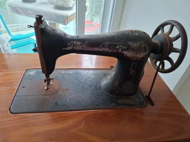 Maquina de costura singer antiga com pedal