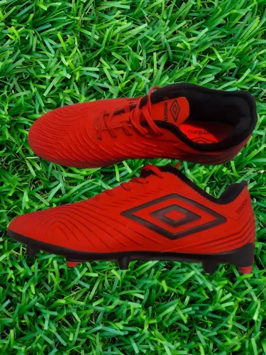 Chuteira Futebol Campo Umbro Touch, Profissional, Tam. 42, Usada 1 vez, Estado de Nova