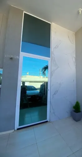 Porta de Vidro Puxador de alumínio Novíssima