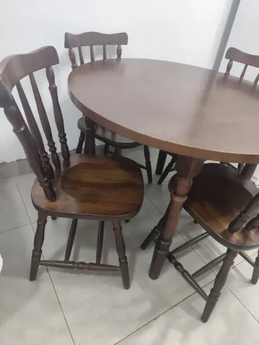 Mesa de Jantar em Madeira maciça + 4 Cadeiras