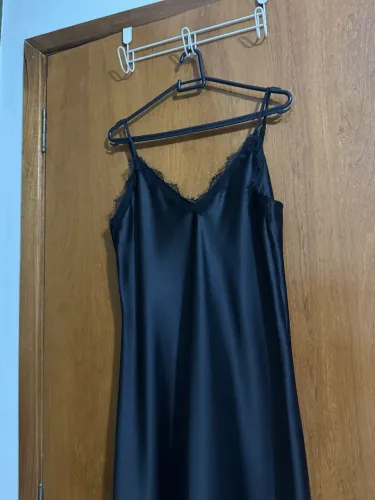 Vestido Preto acetinado renner 