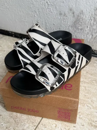 Sandália slide Petite Jolie 