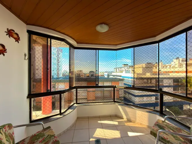 APARTAMENTO À VENDA EM CAPÃO DA CANOA JUNTO À PRAÇA FLÁVIO BOIANOVSKI.