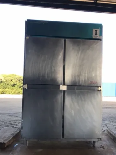 Armário de Frios em Inox 4 Portas - Grande Capacidade e Resistência