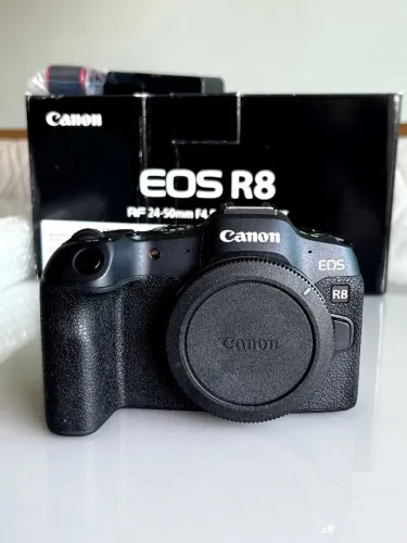 Canon R8