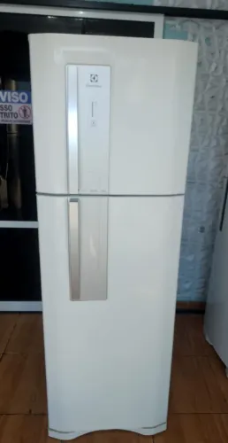  geladeira Electrolux frost free digital 