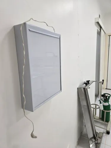 NEGATOSCÓPIO HOSPITALAR METÁLICO - PROFISSIONAL