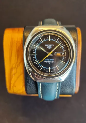 Relógio Seiko 5 Sports Japan "Big Eye" (Azul)