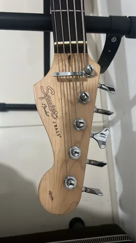 Vendo Contrabaixo Squier By Fender 5 cordas Ativo