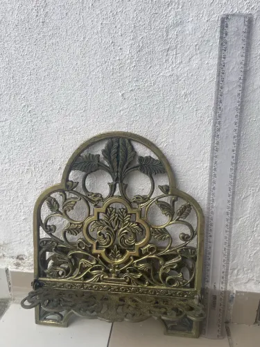 Suporte para Bíblia de bronze