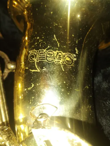 Vendo saxofone ?