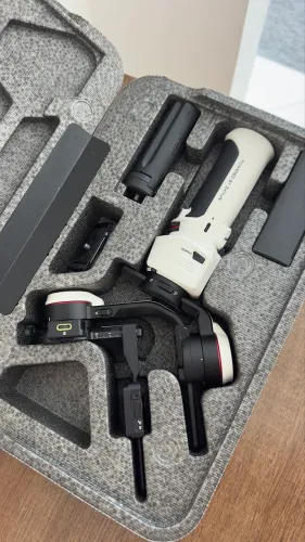 Zve10 + lente viltrox 23mm + 19 mm Sony + lente kit + 2 baterias+ gimbal crane ms3