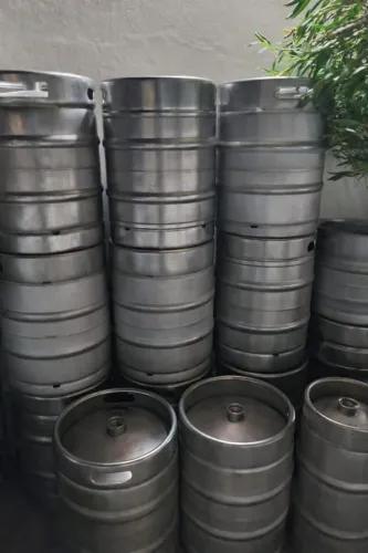 Vendo Barris de chopp vazios de 30 litros e 50 litros