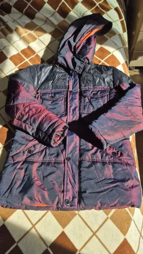 Casaco de inverno com capuz tamanho 6
