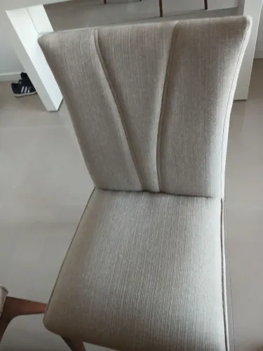 Vende 6 cadeiras e duas banquetas
