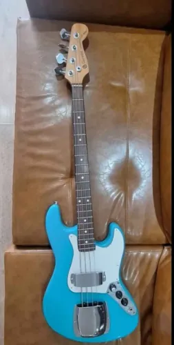 Baixo Giannini Stratossonic anos 80