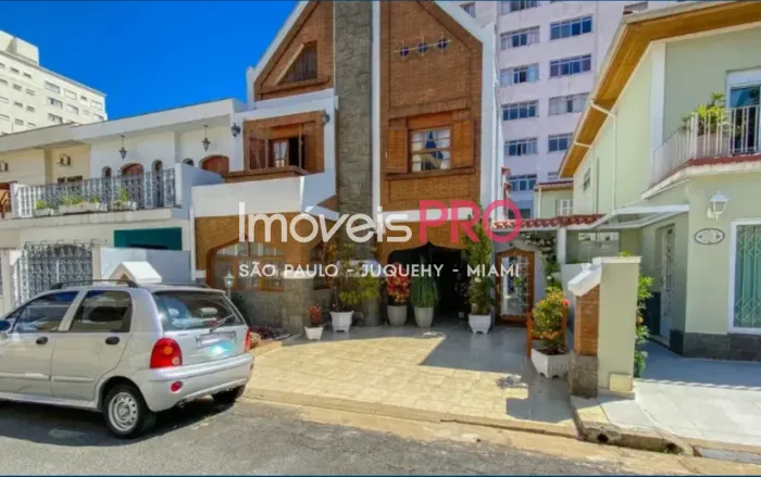Linda casa em vila pitoresca na Aclimação !