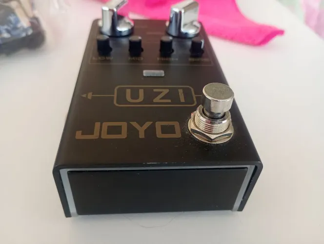 Pedal de distorção Joyo Uzi