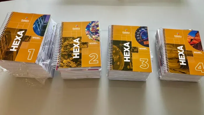 Coleção livros Poliedro para ensino médio e pré vestibular.