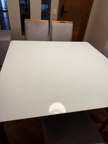 Mesa com 5 cadeiras