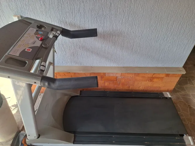 Esteira elétrica movement ergométrica Profissional 220v