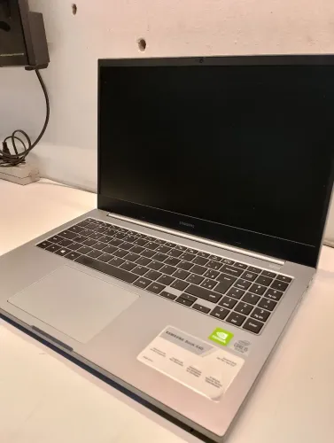 Samsung Core I5 10ª | 8GB RAM | Tela de 15.6" | SSD de 256GB | MX 110 2GB | Bateria Boa