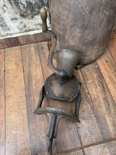 Moinho de café antigo ( so decoracao) não funciona