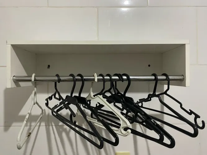 Vendo cabideiro de parede
