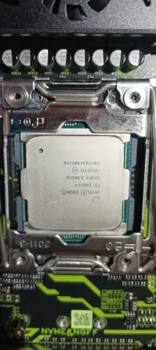 Kit Xenon 2682 V4 + 8GB de memória