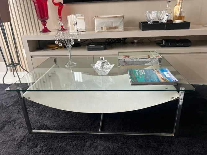 Mesa de centro de vidro com inox