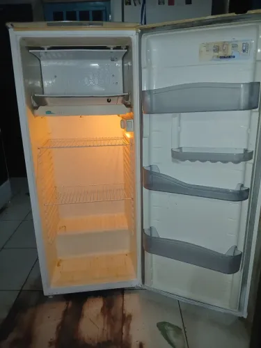 Geladeira usada funcionando tudo entrego