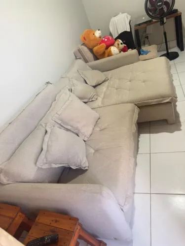Sofá Retrátil e Reclinável Bege/Cru com Chaise - Muito Confortável