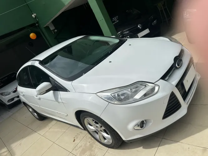 Ford Focus 1.6 S/1.6 SE Flex 16V 5P AUT 2015