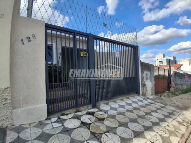 Casa com 4 salas e 2 vagas - Vila Leão
