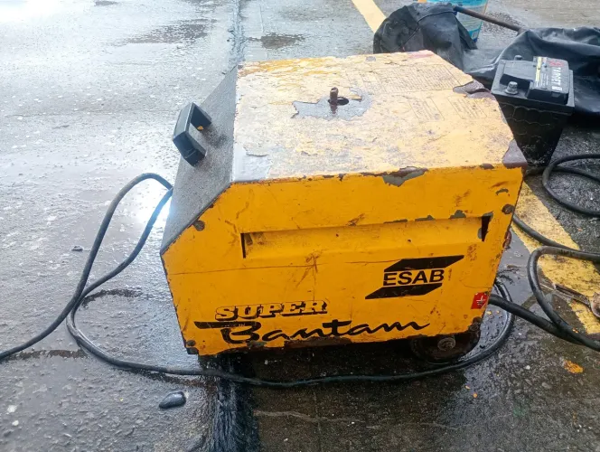 Máquina de Soldar ESAB - Super Bantam