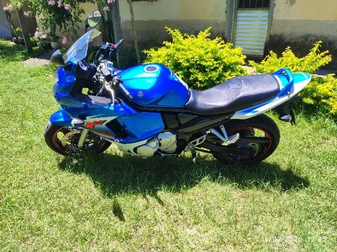 Gsx650F moto impecável.