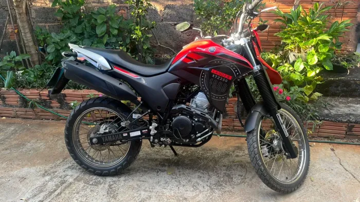 Lander Yamaha com apenas 9000 km rodados