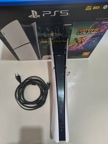 PS5 com Defeito. Faz o bip mas não liga. Sem controles. LER A DESCRIÇÃO DO ANÚNCIO.