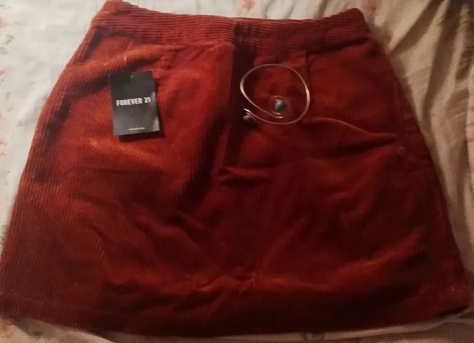 Saia nunca usada tamanho S, forever 21, com etiqueta.