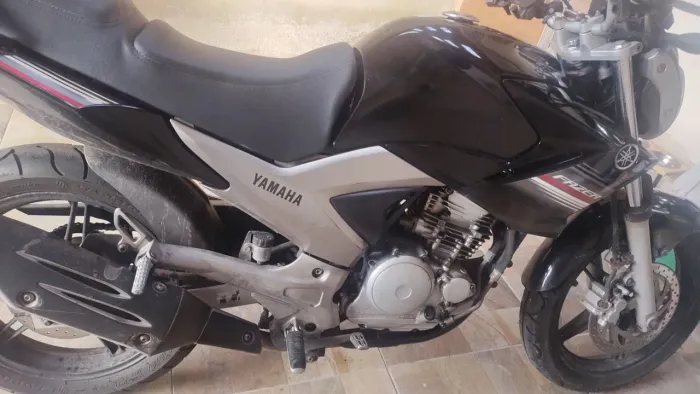 Fazer 250 , vende -se ou troca por menor cilindrada