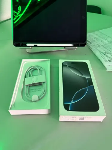 iPhone 16 pró Max 257 cinza espacial sem marcas