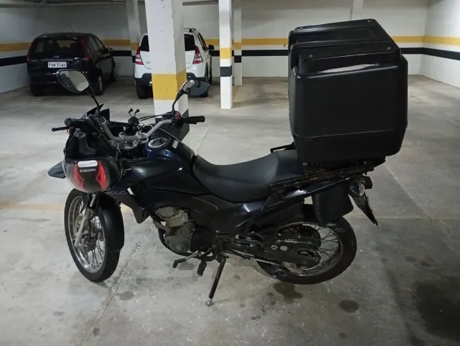 Baú 100 litros + suporte forteck