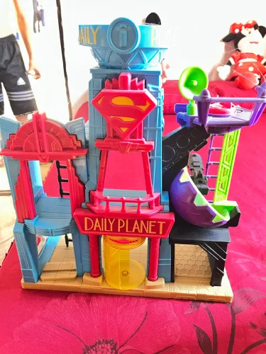 Casa do batman e super man imaginext