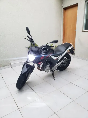 CB250F twister 2017 Preta